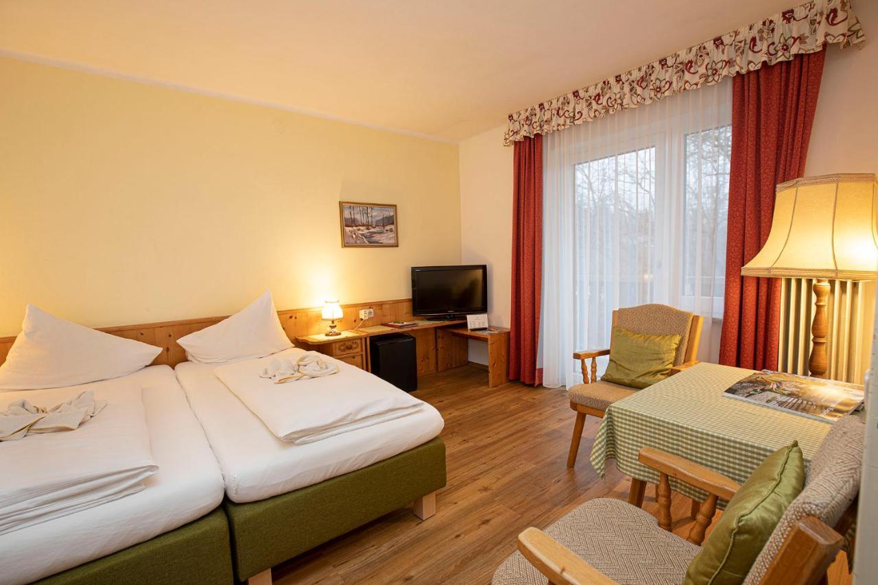 Landhotel Agathawirt バート・ゴイーザーン エクステリア 写真