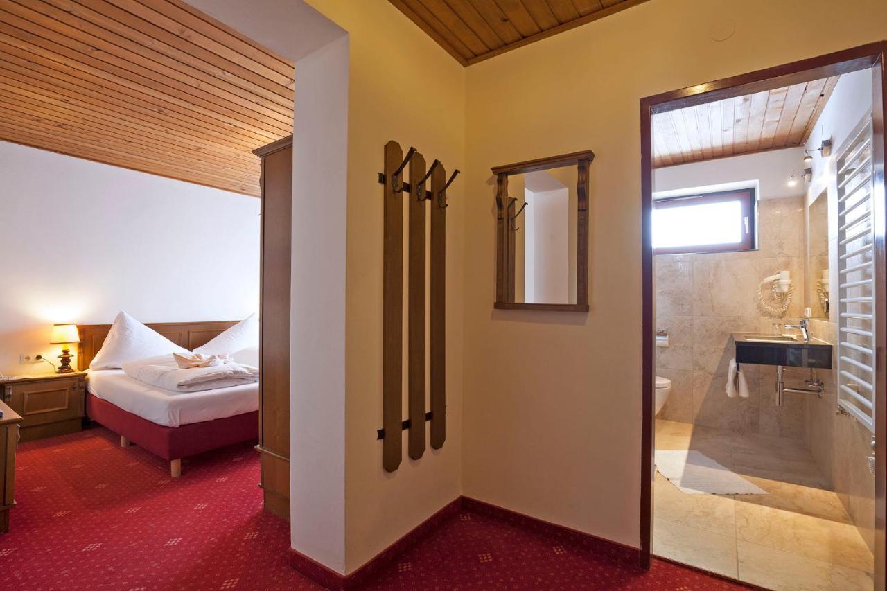 Landhotel Agathawirt バート・ゴイーザーン エクステリア 写真